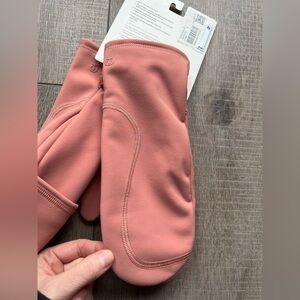 Lululemon Velvet Fleece-Lined Insulated Gloves in Pink Savannah Size M/L